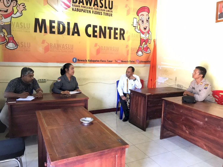 Pemilu Damai, Satgas OMB Polres Flotim Patroli ke BAWASLU Flotim.