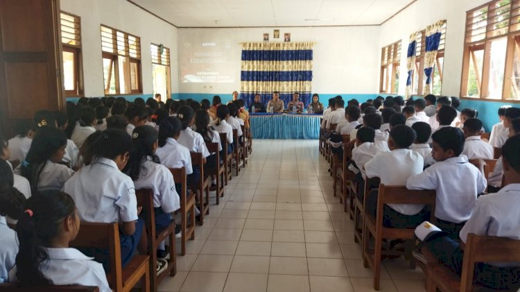 Police Go To School, Personil Polres Flotim Lakukan sosialisasi kamtibmas tentang wawasan kebangsaan Kepada Para Siswa Siswi