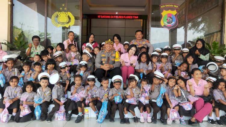 Polisi Sabahat Anak, Kapolres Flotim  Sambut Anak-Anak TK Kemala Bhayangkari 06 Larantuka