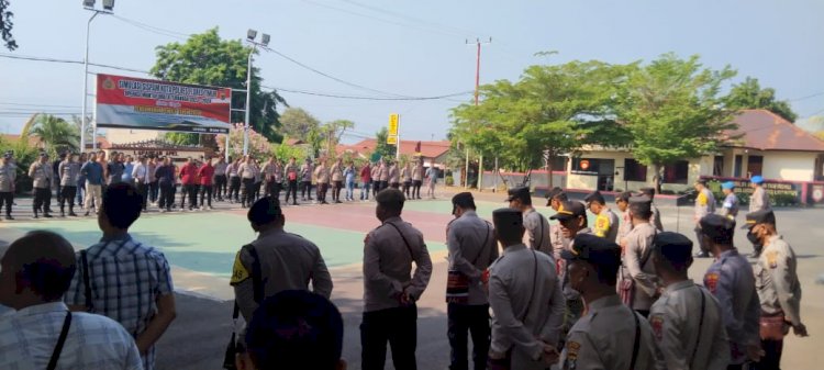 Arahan Perdana Waka Polres Flotim Saat Apel Pagi