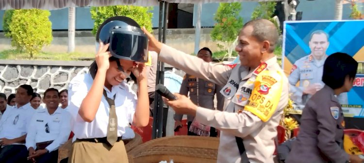 Safari Kamtibmas, Kapolda NTT Berikan Hadiah Spesial Untuk Siswa/i SMAK Podor Larantuka