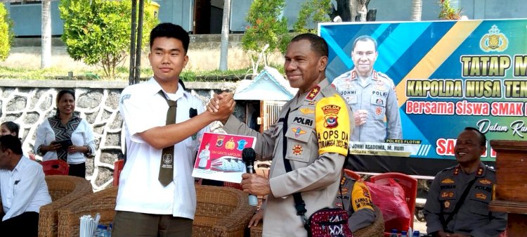 Safari Kamtibmas, Kapolda NTT Berikan Hadiah Spesial Untuk Siswa/i SMAK Podor Larantuka