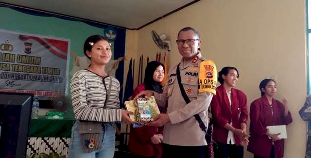 Kuliah Umum Kapolda NTT Irjen Pol Drs. Johni Asadoma, M.Hum kepada Mahasiswa IKTL Larantuka