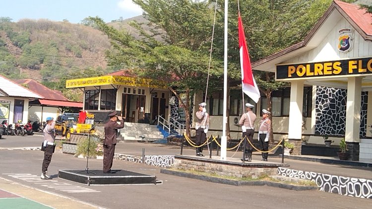 Peringati Hari Pahlawan Tahun 2023, Polres Flotim Gelar Upacara