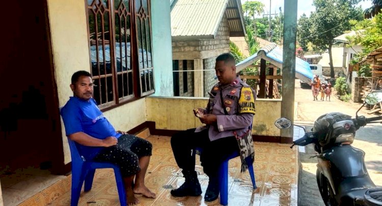 Patroli dan Sambang Aparat Desa Lewopao, Bhabinkamtibmas Aipda Nelis Sampaikan Beberapa Himbauan