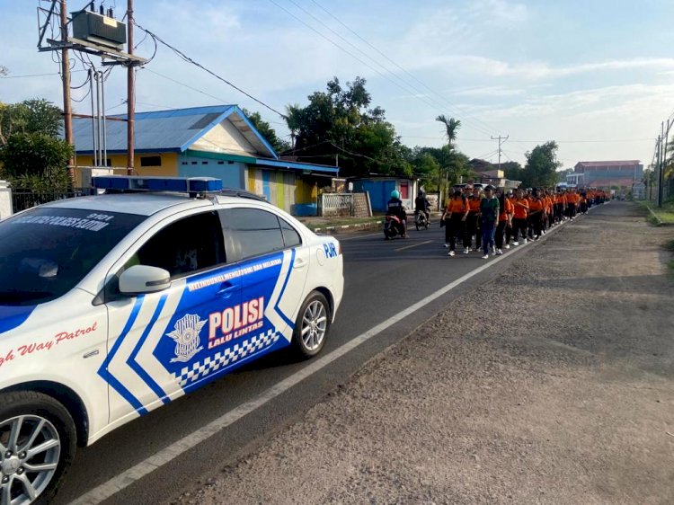 Sat Lantas Polres Flotim Kawal dan Amankan Gerak jalan SMAN 1 Larantuka