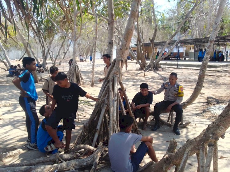 Bhabinkamtibmas Sambangi Pelajar-Pelajar SMPN-3 Ritaebang, Solor Barat