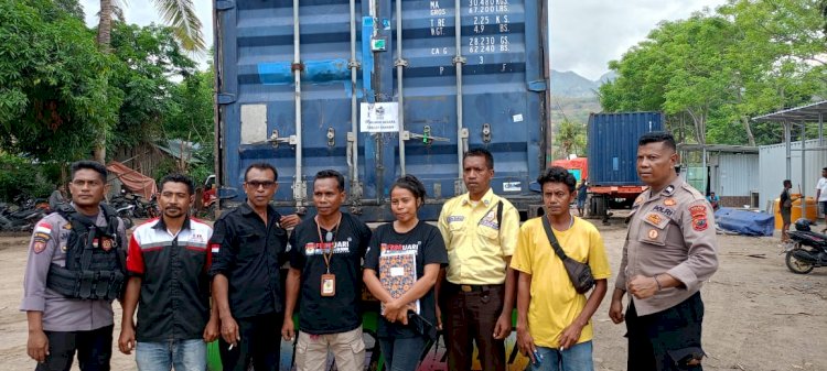 Kawal Surat suara Pemilu 2024 dengan aman, Personil OMB Polres Flotim Jemput dan Kawal dari Kab Sikka menuju Kab. Flotim