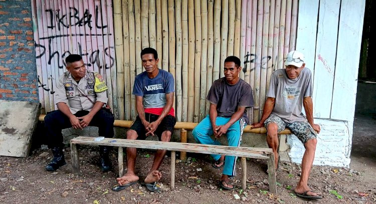 Sambangi Desa Binaan, Bhabinkamtibmas Semarno Sampaikan Pesan Kamtibmas dan Covid-19