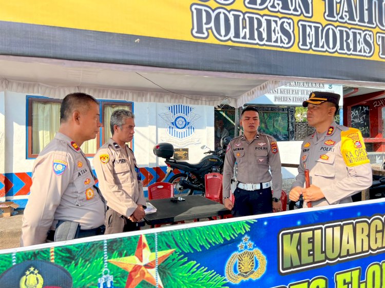 Kapolres Flotim AKBP I Nyoman Putra Sandita Pantau Langsung Pengamanan Misa Natal