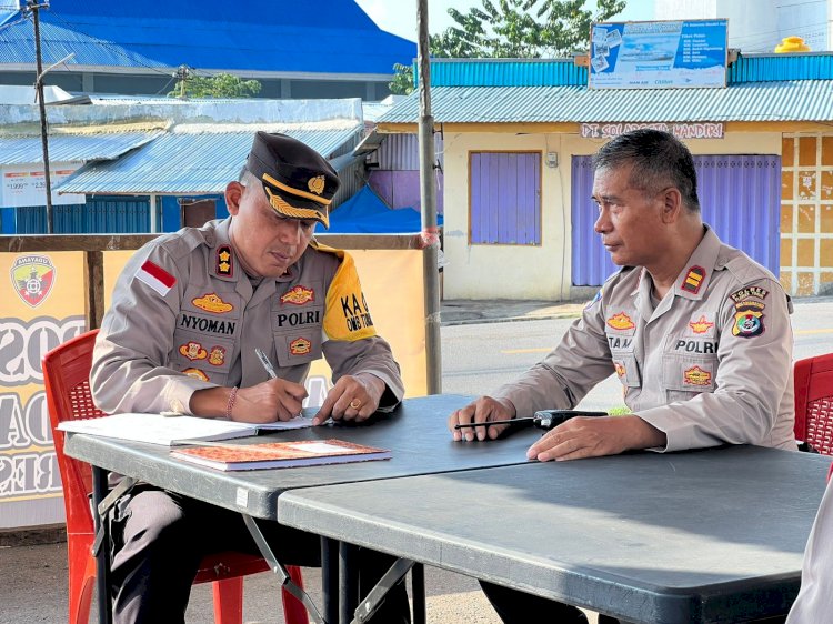 Kapolres Flotim AKBP I Nyoman Putra Sandita Pantau Langsung Pengamanan Misa Natal