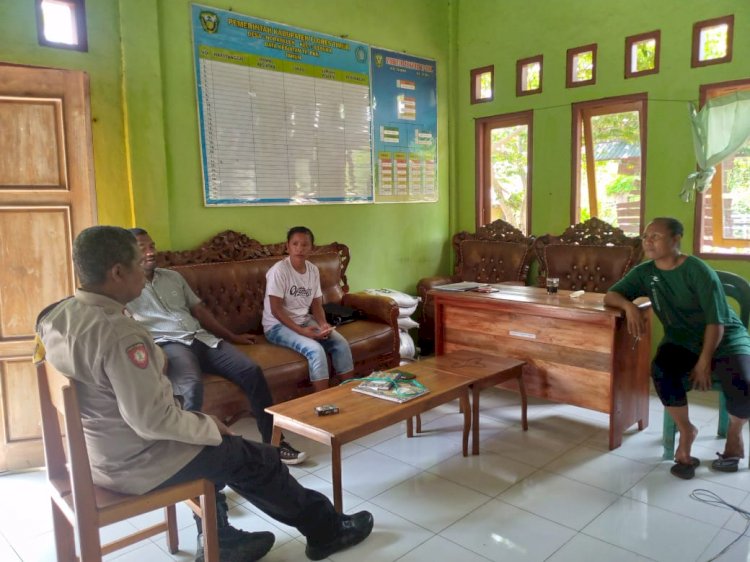 Bhabinkamtibmas Himbau Masyarakat Dan Pemuda Desa Hurung Untuk Selalu Berperan Aktif Membantu Menjaga Dan Menciptakan Keamanan