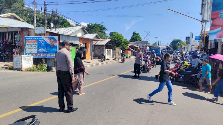 Satuan Lalu Lintas Polres Flotim Lancar Arus Lalin Perkotaan Larantuka Dalam Rangka Tahun Baru 2024