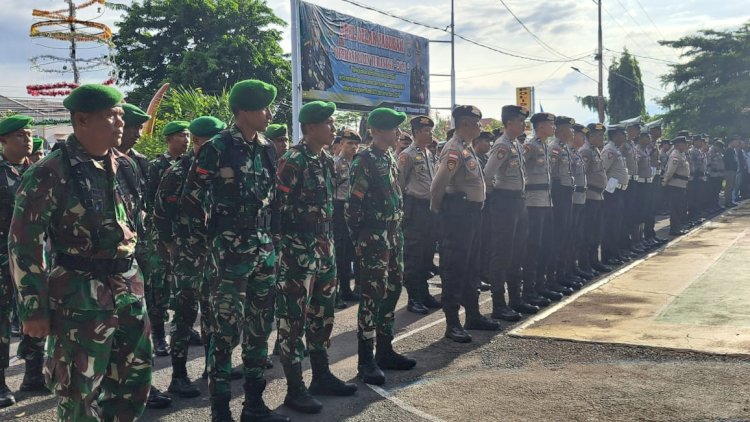 Kapolres Flotim Pimpin Apel Pengamanan Pergantian Malam Tahun Baru 2024 , Ini Arahannya Kepada Personil