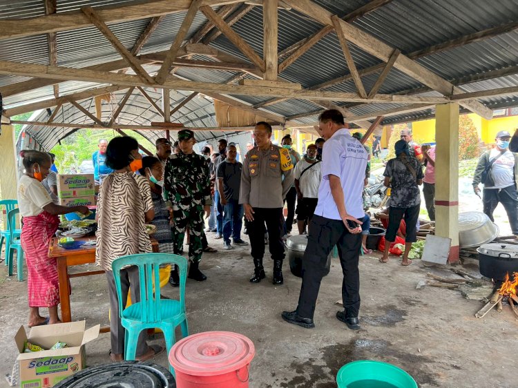 Erupsi gunung Lewotobi, Kapolres Flotim Turut Bersama Forkompinda Turun Temui pengungsi