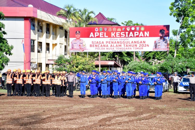 Komitmen Melindungi NTT dari Ancaman Alam, Kapolda NTT Pimpin Apel Kesiapan Penanggulangan Bencana.-
