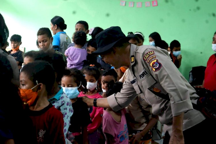 Tim Trauma Healing Polres Flotim Bantu Masyarakat Terdampak Erupsi Gunung Lewotobi