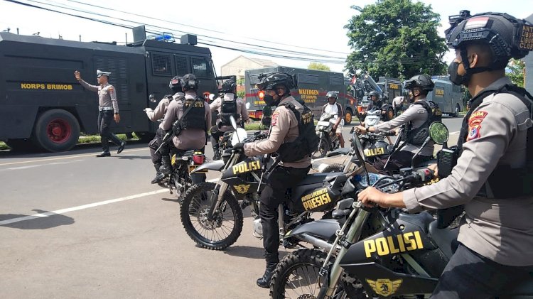 Apel pergeseran Personil BKO Polda NTT ke lokasi erupsi gunung Lewotobi.