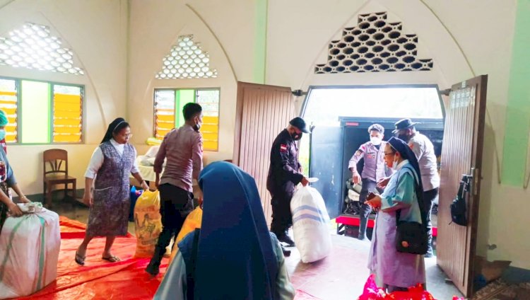 Polri kawal perlancar drooping bantuan Biara JPIC S.Sps Susteran Hokeng terkait erupsi gunung Lewotobi.