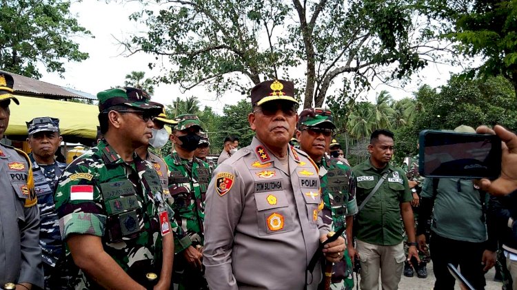 Kunjungi dan Berikan Bansos di Lokasi Pengungsian, Kapolda NTT Ucapkan Terima Kasih ke Semua Pihak