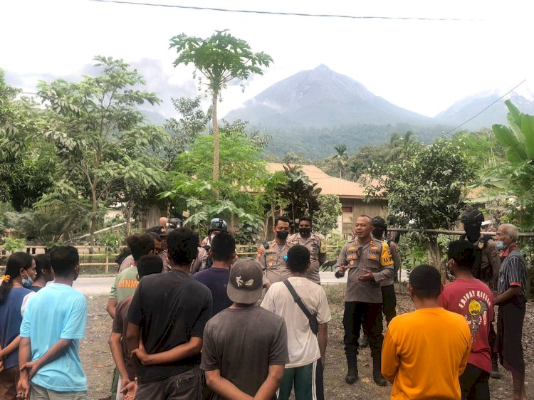 Kapolres Flotim Pimpin Patroli dialogis di seputar Lereng gunung Lewotobi  NTT.