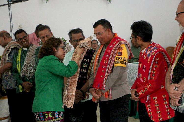 Kapolda NTT Hadiri Persidangan Klasis Soe Ke-V di GMIT Lewi Oenasi: Menggalang Kolaborasi Antara Kepolisian dan Komunitas Agama.-