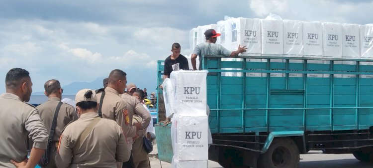 Distribusi kotak suara Pemilu 2024 di Kab. Flotim, Polres Flotim Kawal dan amankan Giat Pergeseran Logistik Pemilu ke Pulau Adonara , Solor dan Kec.Tanjung Bunga.