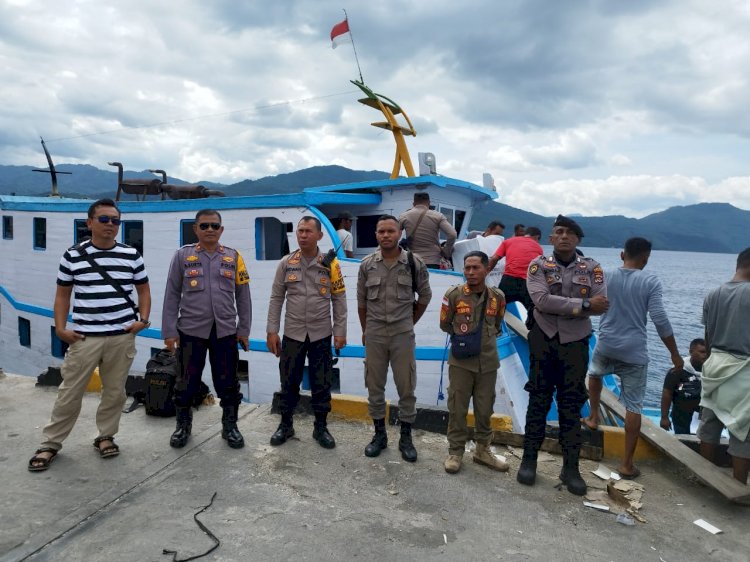 Distribusi kotak suara Pemilu 2024 di Kab. Flotim, Polres Flotim Kawal dan amankan Giat Pergeseran Logistik Pemilu ke Pulau Adonara , Solor dan Kec.Tanjung Bunga.