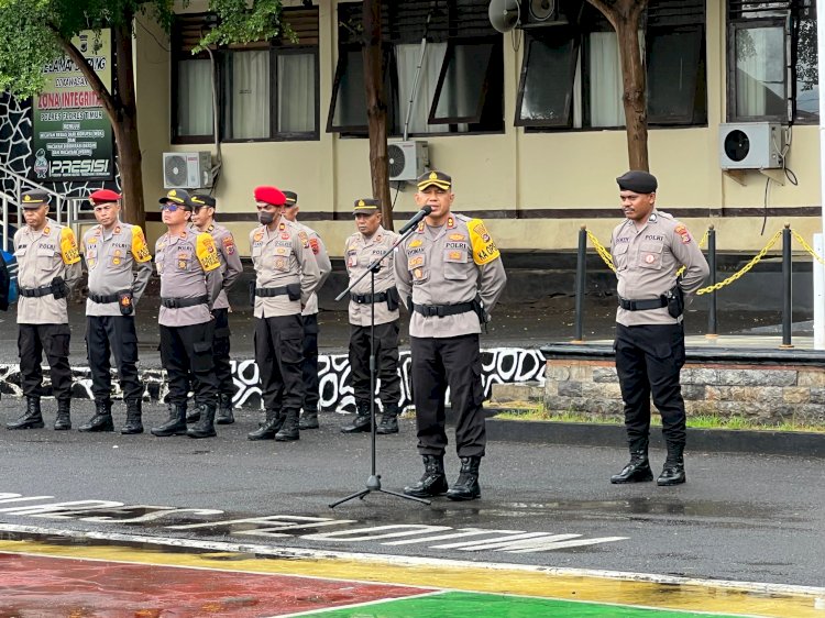 Kapolres Flotim Pimpin Apel Pergeseran Pasukan 288 Personel PAM TPS pemilu 2024