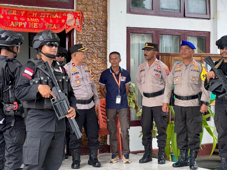 Pastikan Kamtibmas Tetap Terkendali, Personel Satgas OMB Polres Flotim Laksanakan Patroli Gabungan Bersama Brimob Batalyon II Pelopor Sikka