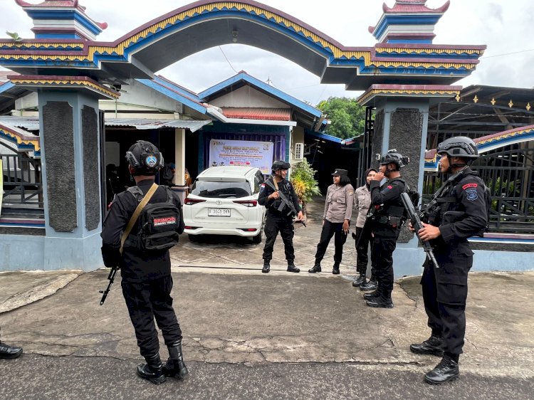 Pastikan Kamtibmas Tetap Terkendali, Personel Satgas OMB Polres Flotim Laksanakan Patroli Gabungan Bersama Brimob Batalyon II Pelopor Sikka