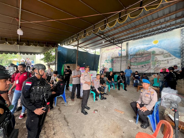 Pastikan Kamtibmas Tetap Terkendali, Personel Satgas OMB Polres Flotim Laksanakan Patroli Gabungan Bersama Brimob Batalyon II Pelopor Sikka