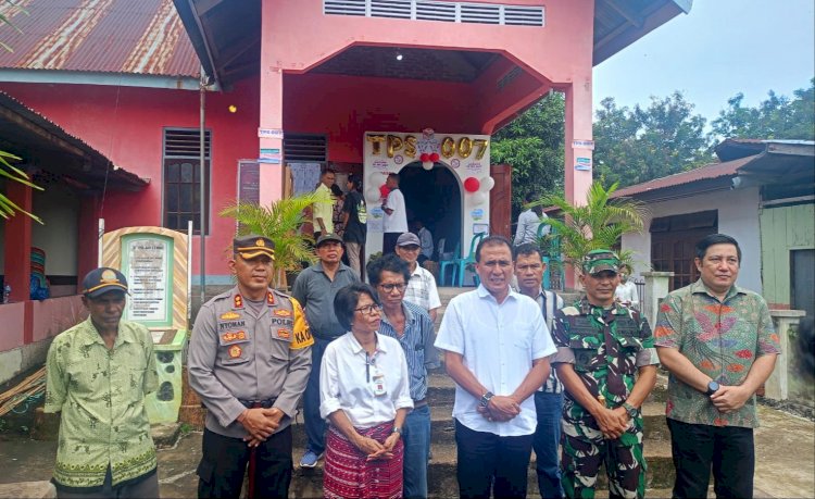Kapolres Flotim  bersama Penjabat Bupati Flotim, Dandim 1624 Flotim lakukan pengecekan TPS saat hari H Tahap Pungut Hitung di Kab. Flotim.