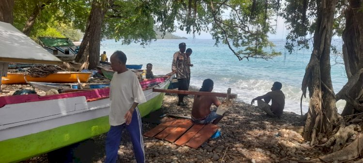 Giat Sambang Bhabinkamtibmas kepada nelayan desa Kalike di Solor selatan.
