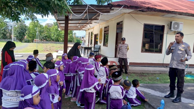 Jalin kedekatan Polisi, Polsek Adotim dapat kunjungan dari Siswa/i TK Wahidiyah Waiwerang Adonara Timur.