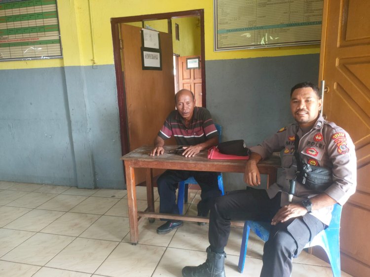 Bhabinkamtibmas Sambangi Pemerintah Desa Tobilota.