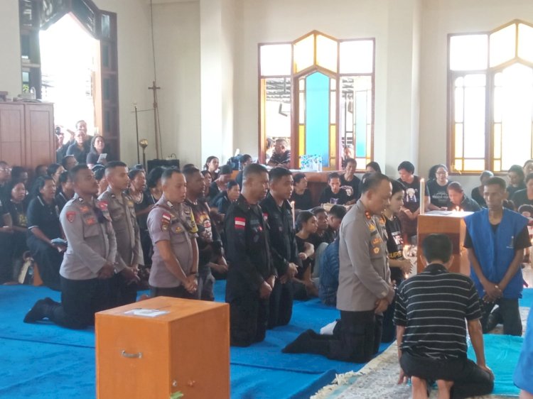 Keliling pos pengamanan Semana Santa 2024  , Kapolres Flotim Bersama  PJU Polda NTT Monitor langsung ke lokasi Giat.