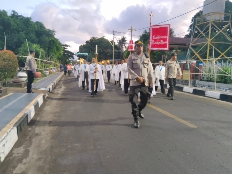 Pengamanan ( PAM ) giat Penghantaran kembali Patung Maria Aleluya ke Gereja Katedral Larantuka.
