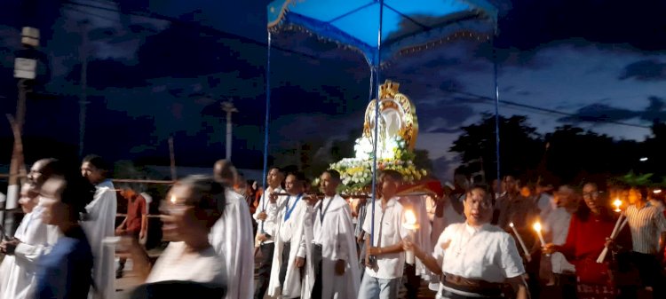 Misa Sabtu Santo (Malam Paskah) Di Gereja Katedral Reinha Rosari Larantuka Berlangsung meriah Dan Aman