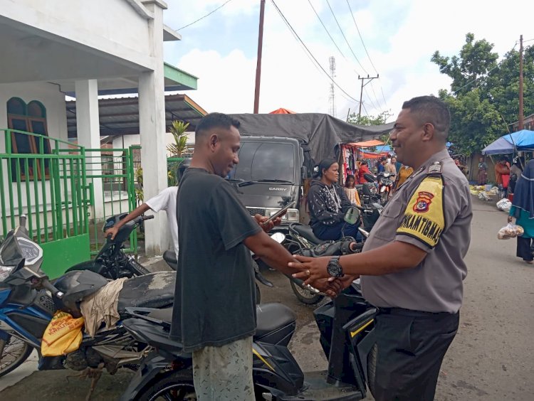 Pastikan Berjalan Aman Dan Tertib Hari Pasar, Sinegritas Bhabinkamtibmas Dan Babinsa Lakukan Sambang Dan Patroli
