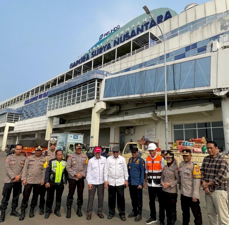 Kompolnas Lakukan Pemantauan Kesiapan Operasi Ketupat 2024 di Polda Jatim Bersama Kapolri dan Menteri Perhubungan.
