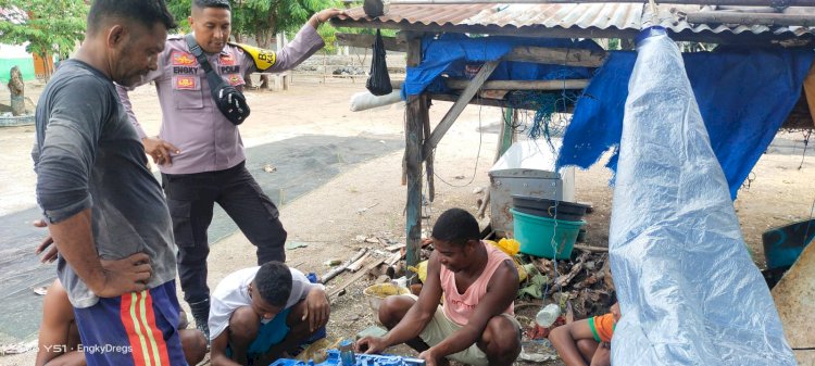 Bhabinkamtibmas Ajak Pemuda Desa Cipta Kondusif Di Desa Binaanya