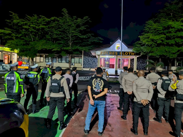 Gabungan Satuan Fungsi Polres Flotim Lakukan Kegiatan Patroli Mengamankan Situasi Kota Dalam Rangka Pesta Sambut Baru
