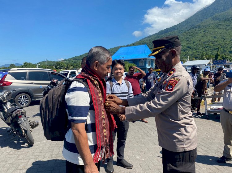 Penjemputan Tim Surveyor Dari KAKP Dalam Rangka Survei Klinik Pratama Polres Flores Timur