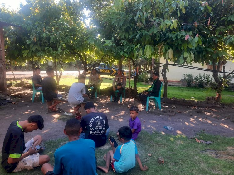 Polisi Jaring Keluhan dari Warga melalui Giat Jumat curhat Kapolsek Adonara Barat.