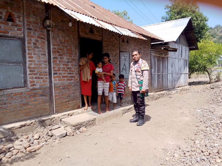 Giat Sambang Bhabinkamtibmas  Adonara Aipda Fransiskus Sili di Desa Binaannya.
