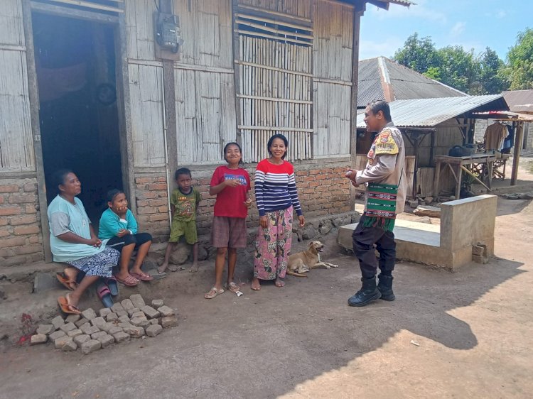 Giat Sambang Bhabinkamtibmas  Adonara Aipda Fransiskus Sili di Desa Binaannya.
