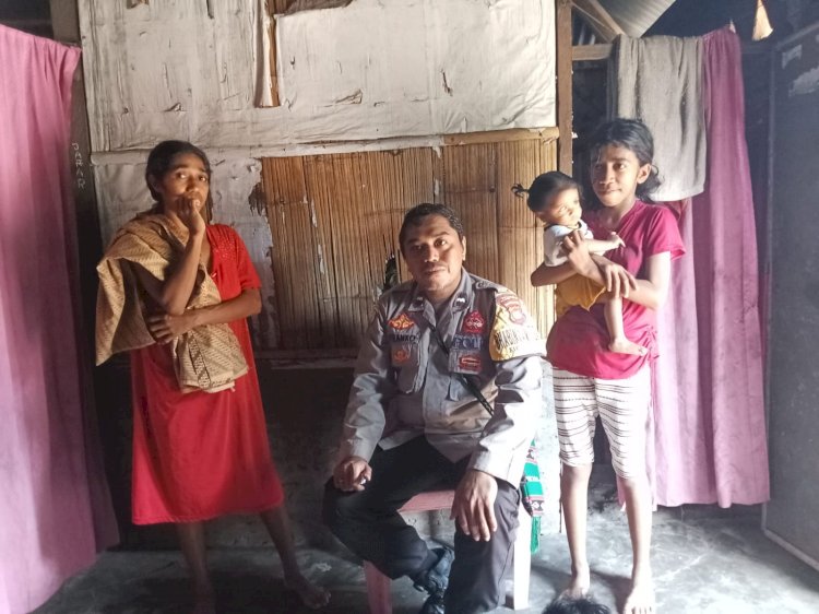 Giat Sambang Bhabinkamtibmas  Adonara Aipda Fransiskus Sili di Desa Binaannya.