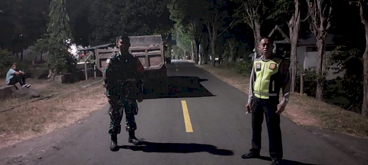 Berikan Rasa Aman : Sinergitas Pengamanan Giat Keagamaan oleh Bhabinkamtibmas dan Babinsa di Desa Bama - Flores Timur.