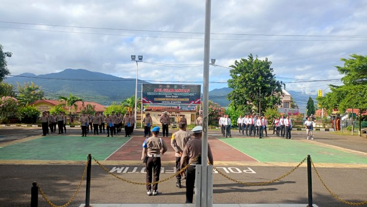 Jam Pimpinan Apel Pagi, Kapolres Flotim Cek Kehadiran Personilnya